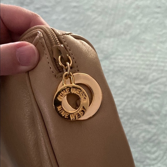 Nine West Gold Cosmetic Bag/Clutch/Shoulder Bag with Sleek Design - Picture 7 of 9